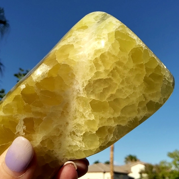 Beautiful Large Free Standing Lemon Calcite Free Form - Picture 14 of 17